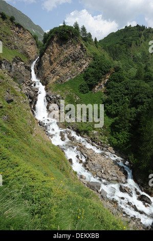 Fluss, See Ritomsee auf die Schweizer Alpen Stockfoto