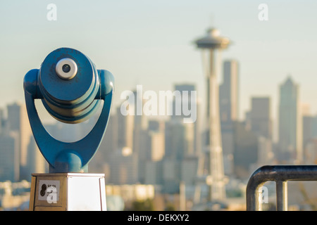 Teleskop mit Blick auf Skyline von Seattle, Seattle, Washington, Vereinigte Staaten von Amerika Stockfoto