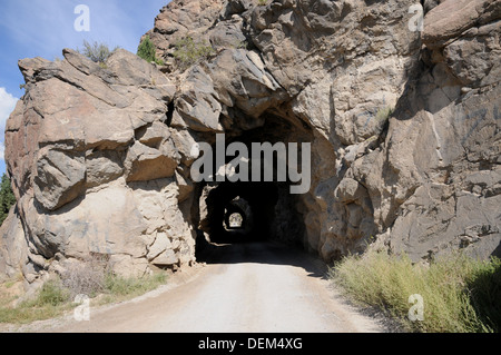 Eine Reihe von Tunneln gebaut von der Midland Railroad ihre Normalspur zu verfolgen Norden von Buena Vista. Stockfoto