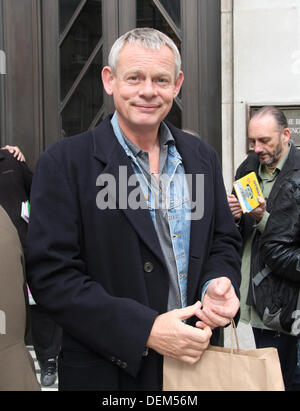 Martin Clunes gesehen bei der BBC in London Credit: WFPA/Alamy Live News Stockfoto