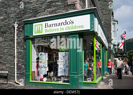 Barnardo's Charity Shop Außenansicht Keswick Cumbria England UK GB Großbritannien Stockfoto