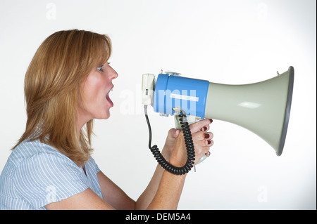 Frau mit einem Megaphon Stockfoto