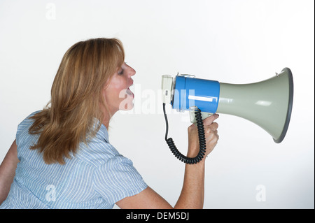 Frau mit einem Megaphon Stockfoto