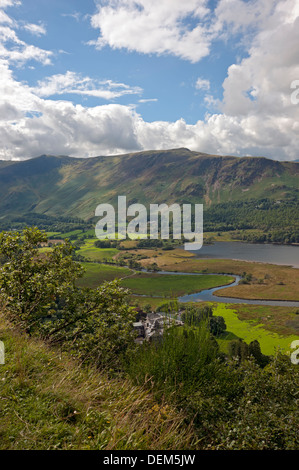 Blick über Borrowdale in Richtung Derwent Fells von Surprise View in Sommer Keswick Cumbria Lake District National Park England Vereinigtes Königreich Königreich Stockfoto