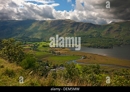 Blick über Borrowdale in Richtung Maiden Moor von Surprise View Im Sommer Keswick Cumbria England Vereinigtes Königreich Großbritannien See Bezirk Stockfoto