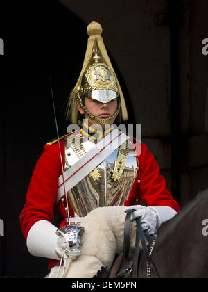 Gardisten auf dem Pferderücken in London Stockfoto