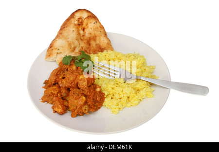 Indisches Essen, Chicken Tikka Masala, Naan-Brot und Basmati-Reis mit einer Gabel auf einem Teller isoliert gegen weiß Stockfoto