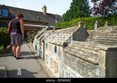 Das Modelldorf Ausstellung Bourton auf Wasser Gloucestershire Cotswolds UK Stockfoto