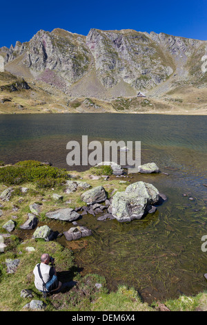 Fotograf bei Ayous See in Pyrénées-Atlantiques, Frankreich, Europa Stockfoto