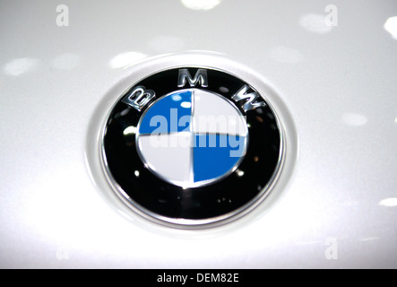 FRANKFURT - 16 SEPT: Logo auf der neuen BMW M1 auf der 65. IAA (Internationale Automobil-Ausstellung) Stockfoto