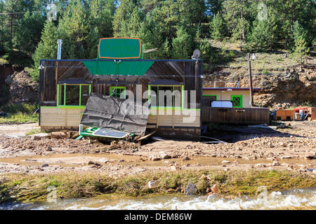 Coal Creek Canyon, Colorado. 20. September 2013.  Eine Woche nach Regenfällen im biblischen Ausmaßes Colorado getroffen, Hwy 72, die Nachwirkungen sichtbar als Straße Besatzungen und Bewohner versuchen, Reparaturen und Leben wie gewohnt fortsetzen. Bildnachweis: Ed Endicott/Alamy Live-Nachrichten Stockfoto