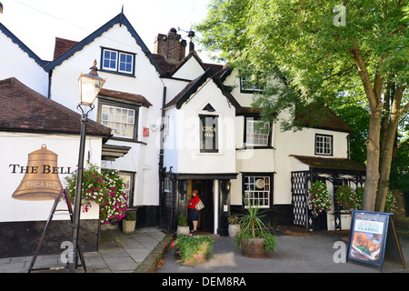 15. Jahrhundert The Bell Pub, Bell Road, East Molesey, Surrey, England, Vereinigtes Königreich Stockfoto