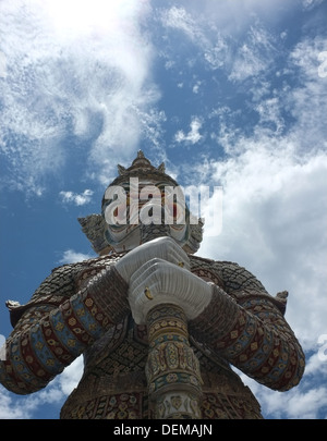 Tempel Wächter Statue im Wat Phra Kaew, Grand Palace, Bangkok Stockfoto