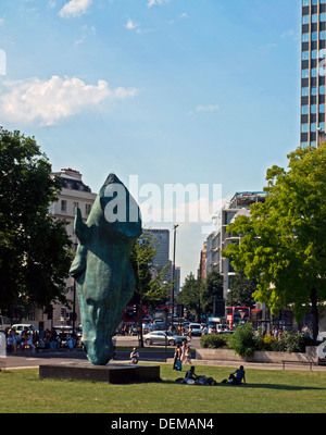 Künstler Nic Fiddian-Green Bronzepferd Skulptur, "Stilles Wasser" am Marble Arch, London, England, Vereinigtes Königreich Stockfoto