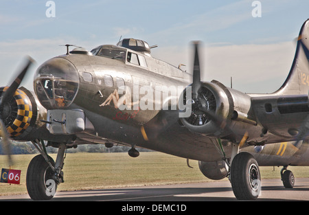 Boeing B-17 Flying Fortress das Rollen nach der Landung Stockfoto