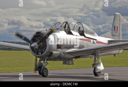 North American T-28 Fennec der französischen Luftwaffe Rollens Stockfoto