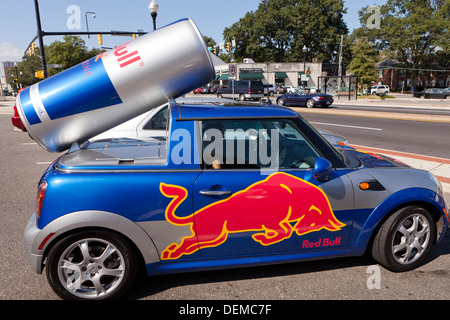 Red Bull Werbung Auto Stockfoto