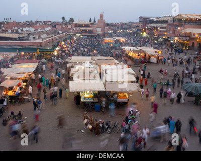 Food-Courts am Platz Djemma el Fna, Marrakesch, Marokko Stockfoto