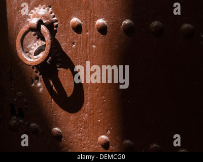 Alten metallischen Türklopfer Stockfoto