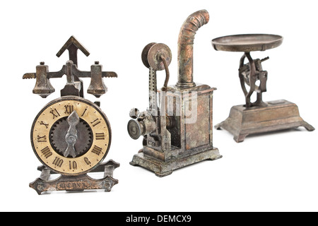 Drei antike Objekte isoliert auf weiss Stockfoto