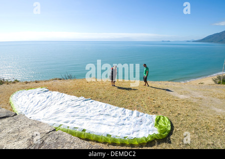 Weibliche Gleitschirm bei Rex Lookout, nördlichen Queensland, Australien Stockfoto