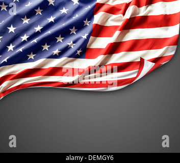 Nahaufnahme der amerikanischen Flagge auf dunklem Hintergrund Stockfoto