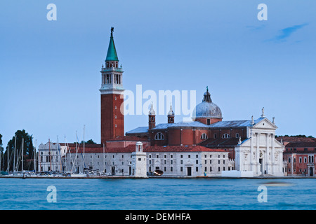 Italien Venedig Stadtblick auf San Giorgioi Maggiore Insel, Kirche und Kloster mit hohen Backsteinturm, Dom und Dom über ca Stockfoto