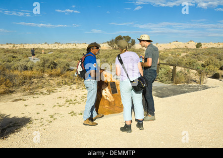 Denkmal für Leslie James (Whyman) Taylor, Aborigine-Tourguide Mungo National Park, New-South.Wales, Australien Stockfoto