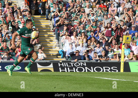 Leicester, UK. 21. September 2013. Dan Bowden punktet bei der Aviva Premiership Spiel zwischen Leicester Tigers und Newcastle Falcons von Welford Road. Bildnachweis: Aktion Plus Sport/Alamy Live-Nachrichten Stockfoto