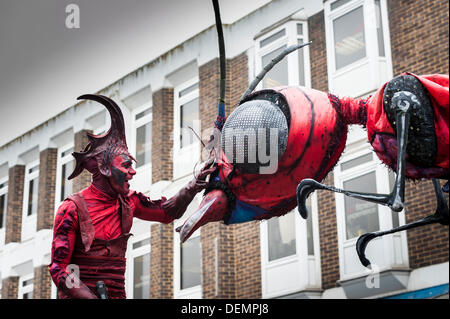 Witham, Essex, England. 21. September 2013. Die XL-Insekten beim Witham International Puppet Festival.  Fotograf: Gordon Scammell/Alamy Live-Nachrichten Stockfoto