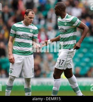 Glasgow, Schottland. 21. September 2013. Amido Balde bringt auf Anweisungen für Anthony Stokes in der Scottish Premier League-Spiel zwischen Celtic Glasgow und St. Johnstone von Parkhead. Bildnachweis: Aktion Plus Sport/Alamy Live-Nachrichten Stockfoto