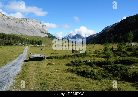 Hohen pass Bergstrecke über den Gemmipass, rückblickend auf Sunnbuel, Schweiz, Europa Stockfoto