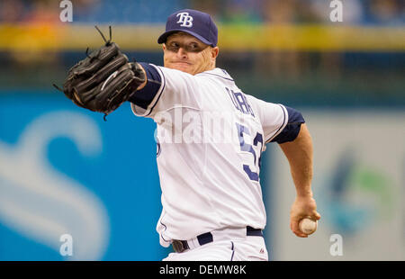 St. Petersburg, Florida, USA. 21. September 2013. JAMES BORCHUCK | Times.Alex Cobb liefert im ersten Inning während der Tampa Bay Rays-Spiel gegen die Baltimore Orioles im Tropicana Field Samstag, 21. September 2013 in St. Petersburg, FL. © James Borchuck/Tampa Bay Times/ZUMAPRESS.com/Alamy Live-Nachrichten Stockfoto