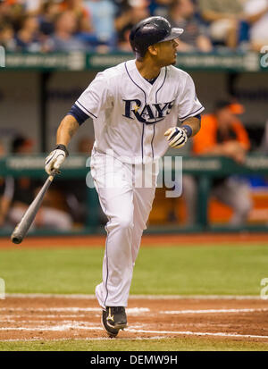 St. Petersburg, Florida, USA. 21. September 2013. JAMES BORCHUCK | Times.Desmond Jennings Uhren seinen fünften Inning drei-Run Homer nach links den Strahlen einen 3: 0-Vorsprung gegenüber der Baltimore Orioles im Tropicana Field Samstag, 21. September 2013 in St. Petersburg, FL. © James Borchuck/Tampa Bay geben Times/ZUMAPRESS.com/Alamy Live-Nachrichten Stockfoto