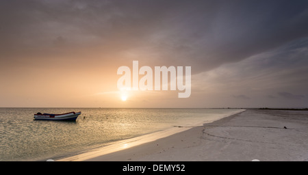 COCHE ISLAND - ca. 2013: Sonnenuntergang am Punta Blanca in Coche, Strand Stockfoto