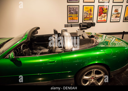 Die 2002 Jaguar auf den Film "Die Another Day" im Petersen Museum in Los Angeles Kalifornien verwendet Stockfoto