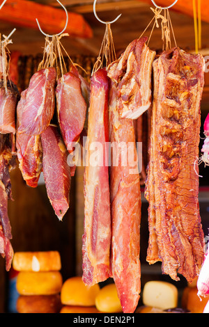 Rumänische traditionelle Bio-Schinken und Käse Stockfoto