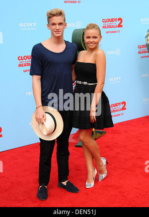 Los Angeles, Kalifornien, USA. 20. September 2013. Cody Simpson, Alli Simpson an der Los Angeles-Premiere von "Wolkig mit A Chance Of Meatballs'' im Regency Village Theatre in Westwood, Kalifornien am 21. September 2013 statt. 2013. Credit: D. Long/Globe Photos/ZUMAPRESS.com/Alamy Live-Nachrichten Stockfoto