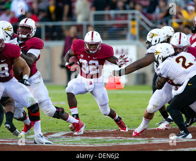 Palo Alto, CA, USA. 21. September 2013. 21. September 2013: Stanford Cardinal Runningback Anthony Wilkerson (32) in Aktion während der NCAA Football-Spiel zwischen der Stanford Cardinal und die Arizona State Sun Devils im Stanford Stadium in Palo Alto, CA. Stanford besiegte Arizona 42-28. Bildnachweis: Cal Sport Media/Alamy Live-Nachrichten Stockfoto