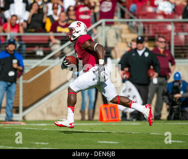Palo Alto, CA, USA. 21. September 2013. 21. September 2013: Stanford Cardinal Wide Receiver Ty Montgomery (7) Streifen für die End-Zone während der NCAA Football zwischen der Stanford Cardinal und die Arizona State Sun Devils im Stanford Stadium in Palo Alto Spiel, CA. Stanford besiegte Arizona 42-28. Bildnachweis: Cal Sport Media/Alamy Live-Nachrichten Stockfoto