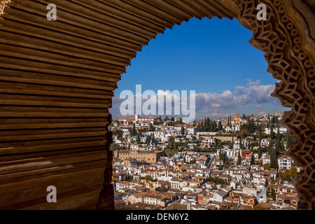 Albaicín und Sacromonte Viertel aus den Nazaries Palästen im Alhambra. Granada. Spanien. Stockfoto