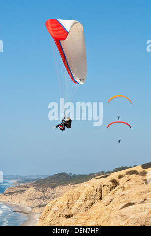 Kalifornien, La Jolla Torrey Pines Segelflugplatz, Tandem-Gleitschirm Stockfoto