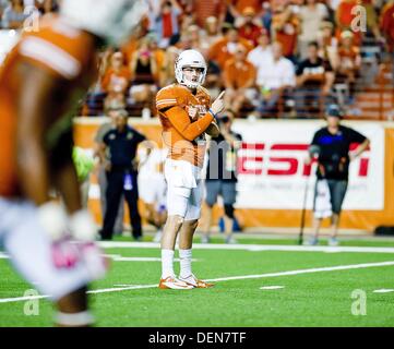 Austin, Texas, USA. 21. September 2013. 21. September 2013: Texas Quarterback Fall McCoy #06 in Aktion bei der NCAA Football-Spiel zwischen Kansas State an Darrell K Royal Texas Memorial Stadium. Austin TX. Bildnachweis: Csm/Alamy Live-Nachrichten Stockfoto