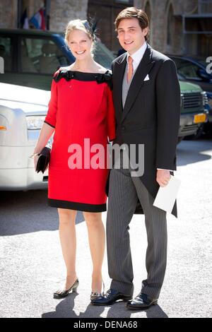 Saint Maximin la Sainte Baume, Frankreich. 21. September 2013. Schwanger Erzherzogin Marie-Christine von Österreich, Gräfin von Limburg-Stirum und Graf Rodolphe de Limburg-Stirum lassen die Saint Mary Magdalene Basilica nach der Hochzeit von Prinz Felix und Prinzessin Claire in Saint Maximin la Sainte Baume in Frankreich, 21. September 2013 Credit: Dpa picture-Alliance/Alamy Live News Stockfoto