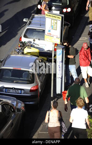 Rom, Italien. September 2013. Tausende von Anti-Deponie-Demonstranten gegen die mögliche Eröffnung einer neuen Deponie (auch bekannt als Kipp-, Halde-, Mülldeponie oder Deponie und historisch als Midden) in Falcognana, Gemeinde Rom, am 21. September 2013 Credit: S.s./Alamy Live News Stockfoto