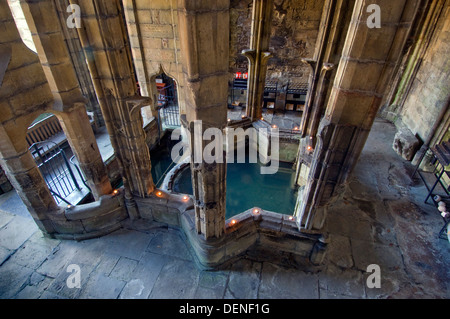 St.Winefride es nun, eine heilige Stätte, wo eine Quelle Wasser aus den Hang zum Baden von einem frommen orientalischen man.a Wales UK bringt Stockfoto