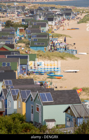 Strandhütten auf Mudeford Sandbank, Hengistbury Head, Dorset Stockfoto