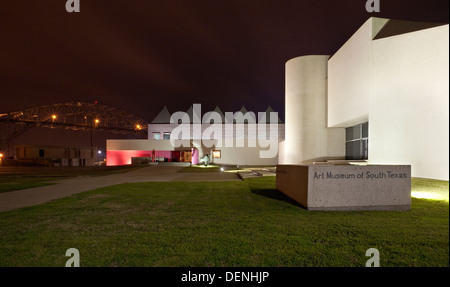 Das Kunstmuseum von Südtexas nachts, Corpus Christi, Texas, USA. Stockfoto