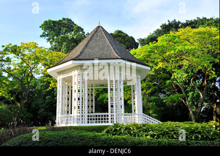 Dieser Pavillon, bekannt als der Musikpavillon, in Singapore Botanic Gardens in den 1930er Jahren wurde Singapur Attraktionen - Musik gespielt. Stockfoto