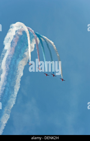 Die roten Pfeile - die Royal Air Force Kunstflugstaffel - in Cosford Air Show 2013 Stockfoto